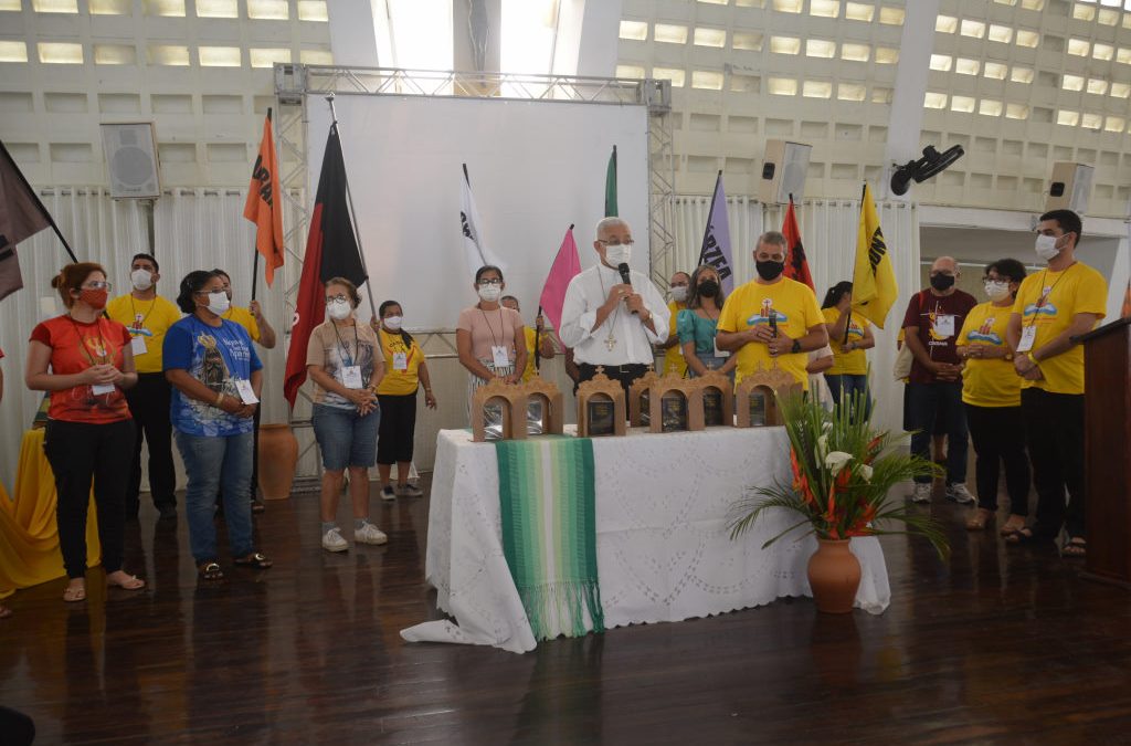 Palestras e envio missionário marcam segundo dia do Congresso Bíblico Pastoral