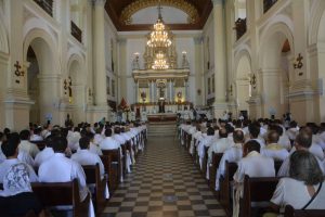 Santos Óleos: após 2 anos de restrições, Catedral volta a acolher todo clero na Missa da Unidade