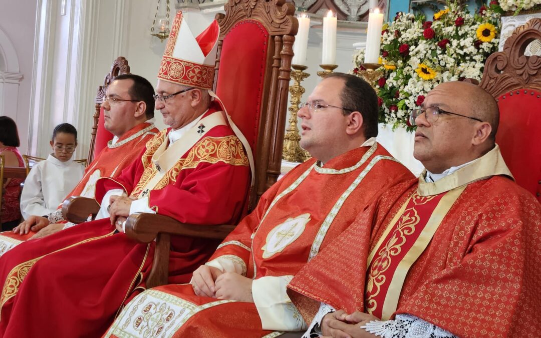 Dom Delson presidiu Missa solene do Divino Espírito Santo, na cidade de Cruz do Espirito Santo