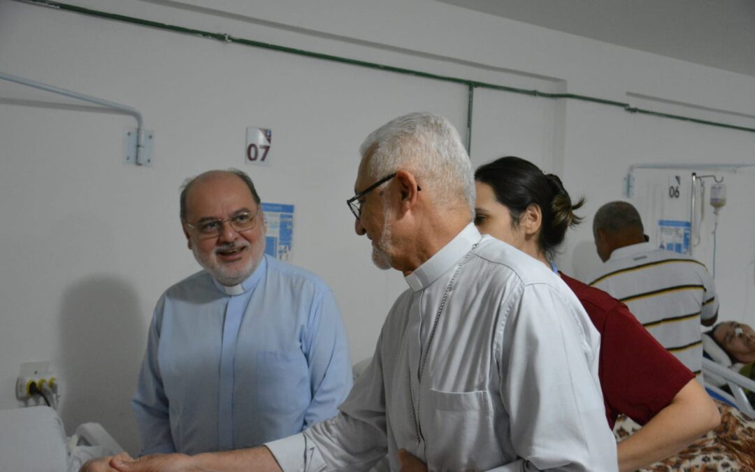 Dom Manoel Delson, Arcebispo Metropolitano da Paraíba, visita o Hospital Padre Zé, celebra Missa, atende os enfermos e fala com a imprensa.