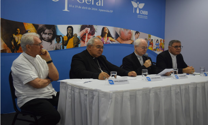 Em coletiva de imprensa, cardeais apresentam as quatro mensagens aprovadas pelo episcopado brasileiro