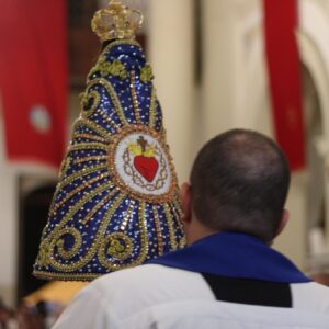A simbologia dos Mantos de Nossa Senhora Das Neves Na Festa de 2024