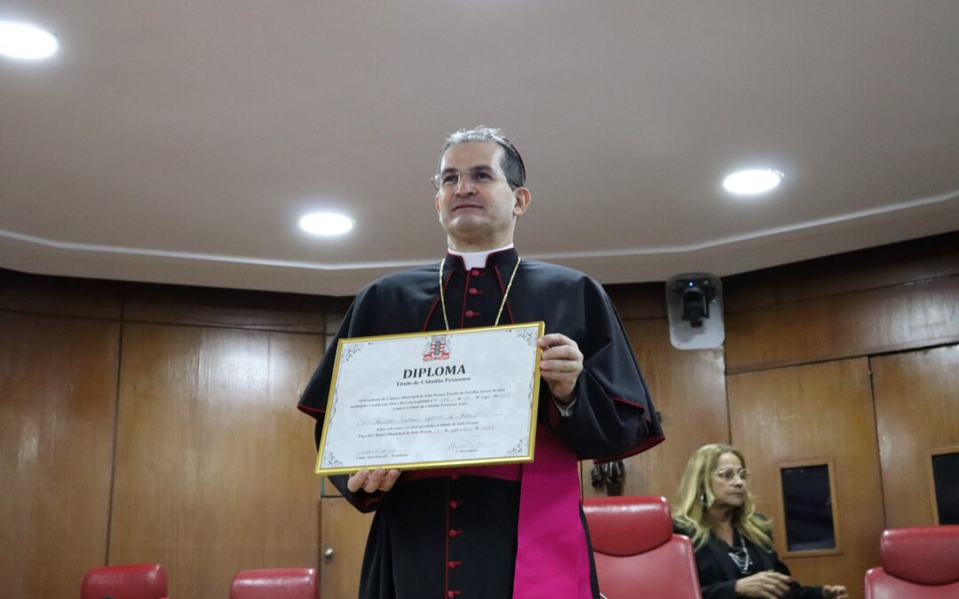 Dom Alcivan Tadeus, Bispo Auxiliar da Arquidiocese da Paraíba recebe o Título de Cidadão de João Pessoa