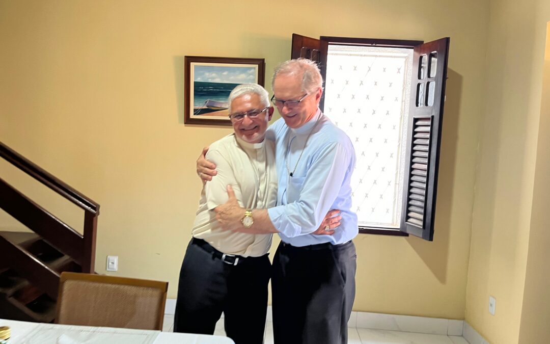 Dom Delson Recebe Dom Bruno Versari em Visita para Preparativos do XVII Congresso Nacional da Pastoral Familiar