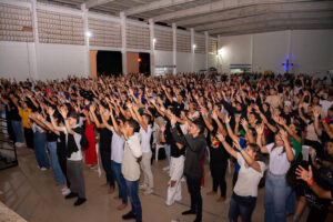 Vigília Jovem reúne mais de mil jovens na Comunidade Doce Mãe de Deus