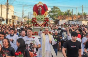Romaria em honra a Santa Rita de Cássia emociona fiéis e reúne milhares em caminhada de fé pelas ruas da cidade