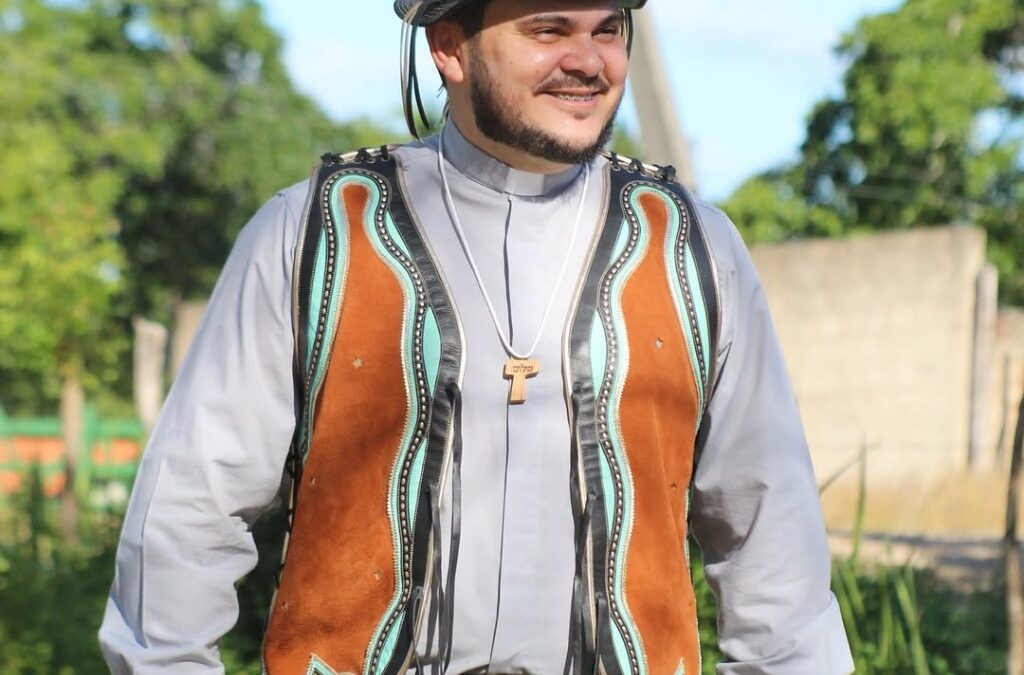 Padre Mário Silva recebe Título de Cidadão Paraibano em Sessão Solene na Assembleia Legislativa