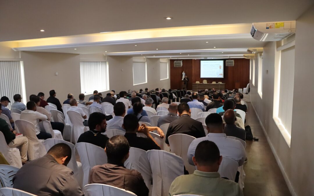 Primeira reunião do Clero Arquidiocesano de 2026 destaca comunhão pastoral e lançamento da campanha “Mesmo que ninguém veja”