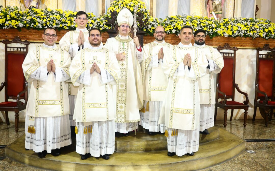 Arquidiocese da Paraíba celebra ordenação de novos diáconos transitórios na Catedral Basílica de Nossa Senhora das Neves