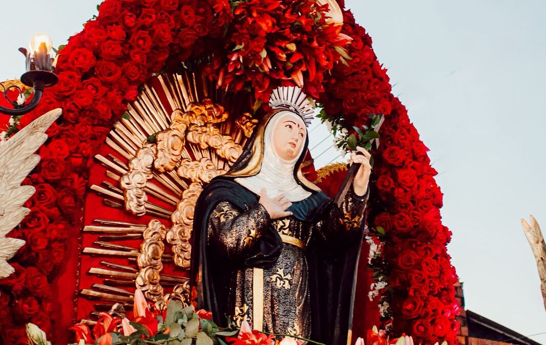 Romaria de Santa Rita emociona milhares de fiéis em demonstração de fé e devoção
