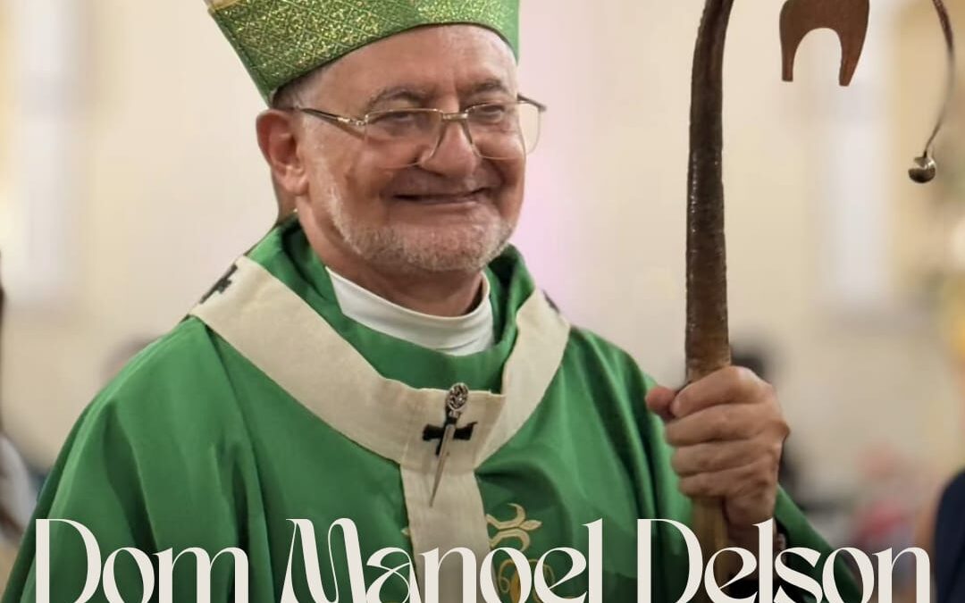 Deus nos arranca da praça da solidão